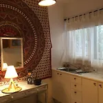 Rhodes Backpackers Boutique And Hostel *