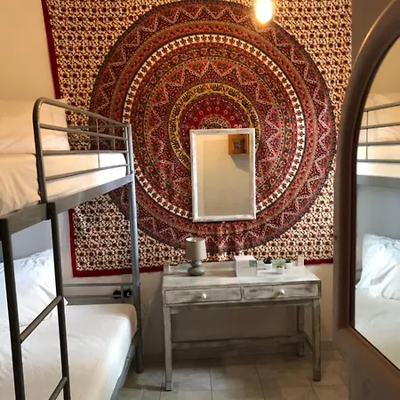 אכסניה Rhodes Backpackers Boutique And