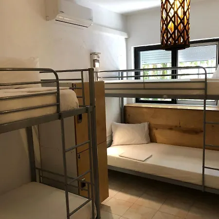 אכסניה Rhodes Backpackers Boutique And *