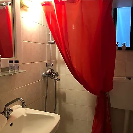 אכסניה Rhodes Backpackers Boutique And *