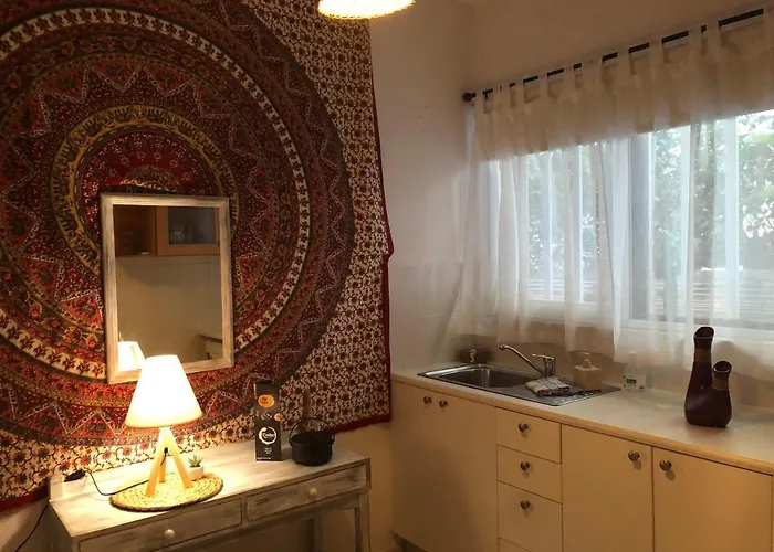 Rhodes Backpackers Boutique And Hostel *