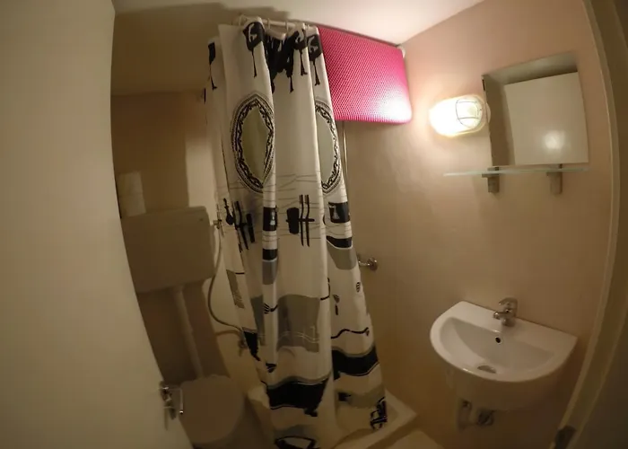 Rhodes Backpackers Boutique And *